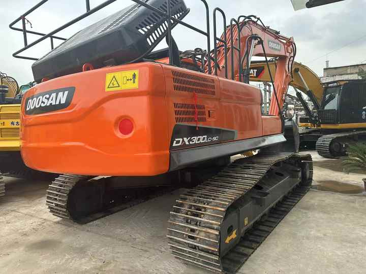 Used Digger DOOSAN DX300 Construction Machinery Construction Digger Used DOOSAN DX300 Cheap Excavator - Máy xúc bánh xích: hình 2 Used Digger DOOSAN DX300 Construction Machinery Construction Digger Used DOOSAN DX300 Cheap Excavator - Máy xúc bánh xích: hình 2