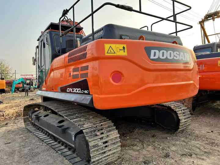 Used Digger DOOSAN DX300 Construction Machinery Construction Digger Used DOOSAN DX300 Cheap Excavator - Máy xúc bánh xích: hình 5 Used Digger DOOSAN DX300 Construction Machinery Construction Digger Used DOOSAN DX300 Cheap Excavator - Máy xúc bánh xích: hình 5