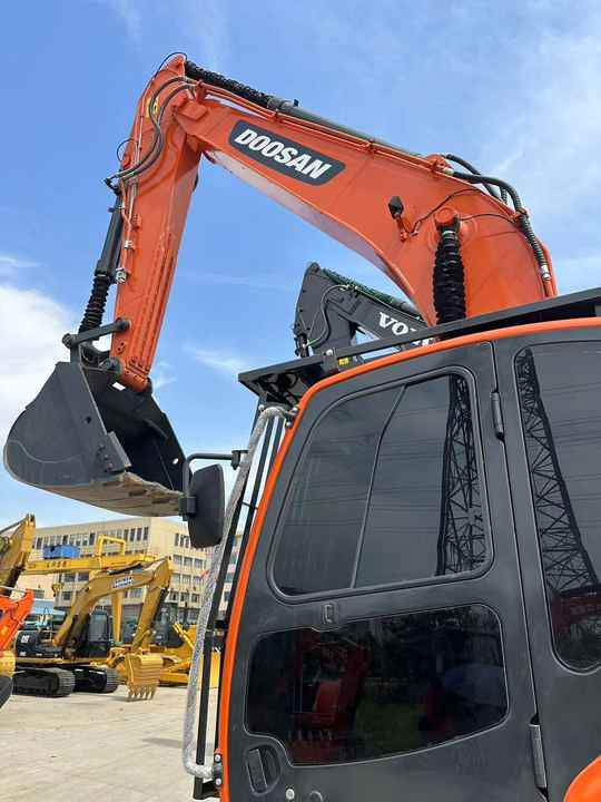 Used Digger DOOSAN DX300 Construction Machinery Construction Digger Used DOOSAN DX300 Cheap Excavator - Máy xúc bánh xích: hình 2 Used Digger DOOSAN DX300 Construction Machinery Construction Digger Used DOOSAN DX300 Cheap Excavator - Máy xúc bánh xích: hình 2