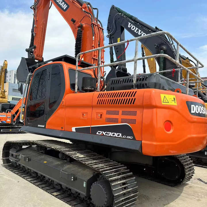 Used Digger DOOSAN DX300 Construction Machinery Construction Digger Used DOOSAN DX300 Cheap Excavator - Máy xúc bánh xích: hình 1 Used Digger DOOSAN DX300 Construction Machinery Construction Digger Used DOOSAN DX300 Cheap Excavator - Máy xúc bánh xích: hình 1