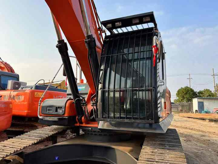 Used Digger DOOSAN DX300 Construction Machinery Construction Digger Used DOOSAN DX300 Cheap Excavator - Máy xúc bánh xích: hình 4 Used Digger DOOSAN DX300 Construction Machinery Construction Digger Used DOOSAN DX300 Cheap Excavator - Máy xúc bánh xích: hình 4