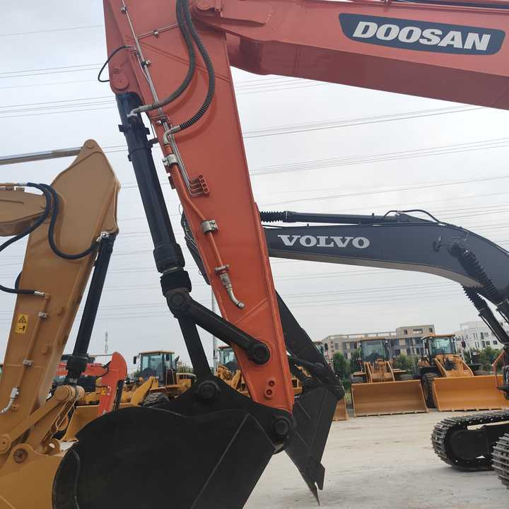 Used Digger DOOSAN DX300 Construction MachineryConstruction Digger Used DOOSAN DX300 Cheap Excavator - Máy xúc bánh xích: hình 5 Used Digger DOOSAN DX300 Construction MachineryConstruction Digger Used DOOSAN DX300 Cheap Excavator - Máy xúc bánh xích: hình 5
