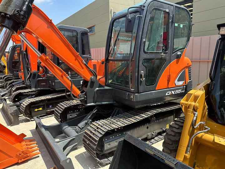 Used Digger DOOSAN DX55 Construction Machinery Construction Digger Used DOOSAN DX55 Cheap Excavator - Máy xúc bánh xích: hình 3 Used Digger DOOSAN DX55 Construction Machinery Construction Digger Used DOOSAN DX55 Cheap Excavator - Máy xúc bánh xích: hình 3