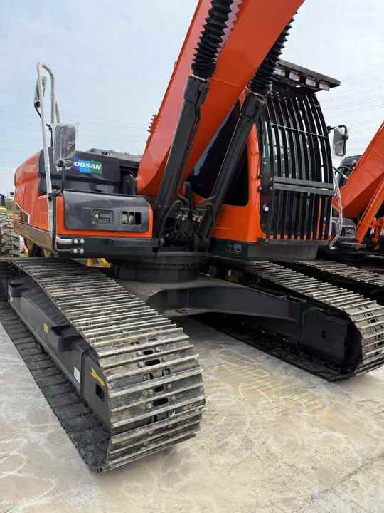 Used Digger Doosan DX225LC-9T Construction Machinery Construction Digger Used Doosan DX225LC-9T Cheap Excavator - Máy xúc bánh xích: hình 3 Used Digger Doosan DX225LC-9T Construction Machinery Construction Digger Used Doosan DX225LC-9T Cheap Excavator - Máy xúc bánh xích: hình 3