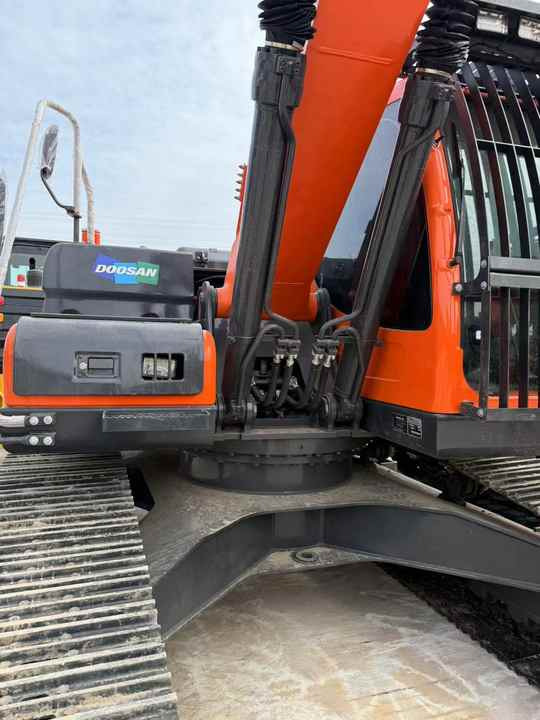 Used Digger Doosan DX225LC-9T Construction Machinery Construction Digger Used Doosan DX225LC-9T Cheap Excavator - Máy xúc bánh xích: hình 4 Used Digger Doosan DX225LC-9T Construction Machinery Construction Digger Used Doosan DX225LC-9T Cheap Excavator - Máy xúc bánh xích: hình 4