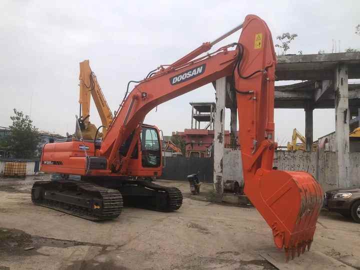 Used Excavator Doosan DX225LC Excavators Mini Equipment Earth Moving Machinery Doosan Digger Excavator for Sale - Máy xúc bánh xích: hình 4 Used Excavator Doosan DX225LC Excavators Mini Equipment Earth Moving Machinery Doosan Digger Excavator for Sale - Máy xúc bánh xích: hình 4
