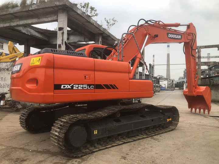 Used Excavator Doosan DX225LC Excavators Mini Equipment Earth Moving Machinery Doosan Digger Excavator for Sale - Máy xúc bánh xích: hình 2 Used Excavator Doosan DX225LC Excavators Mini Equipment Earth Moving Machinery Doosan Digger Excavator for Sale - Máy xúc bánh xích: hình 2