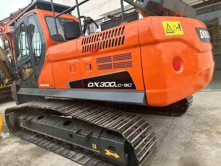 Used Excavator Doosan DX300 Excavators Mini Equipment Earth Moving Machinery Doosan Digger Excavator for Sale - Máy xúc bánh xích: hình 3 Used Excavator Doosan DX300 Excavators Mini Equipment Earth Moving Machinery Doosan Digger Excavator for Sale - Máy xúc bánh xích: hình 3