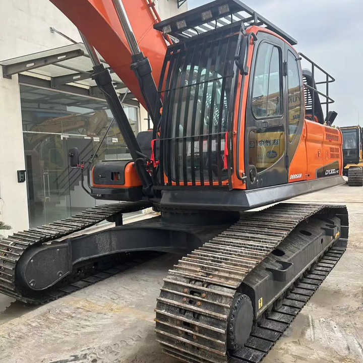 Used Excavator Doosan DX300 Excavators Mini Equipment Earth Moving Machinery Doosan Digger Excavator for Sale - Máy xúc bánh xích: hình 1 Used Excavator Doosan DX300 Excavators Mini Equipment Earth Moving Machinery Doosan Digger Excavator for Sale - Máy xúc bánh xích: hình 1