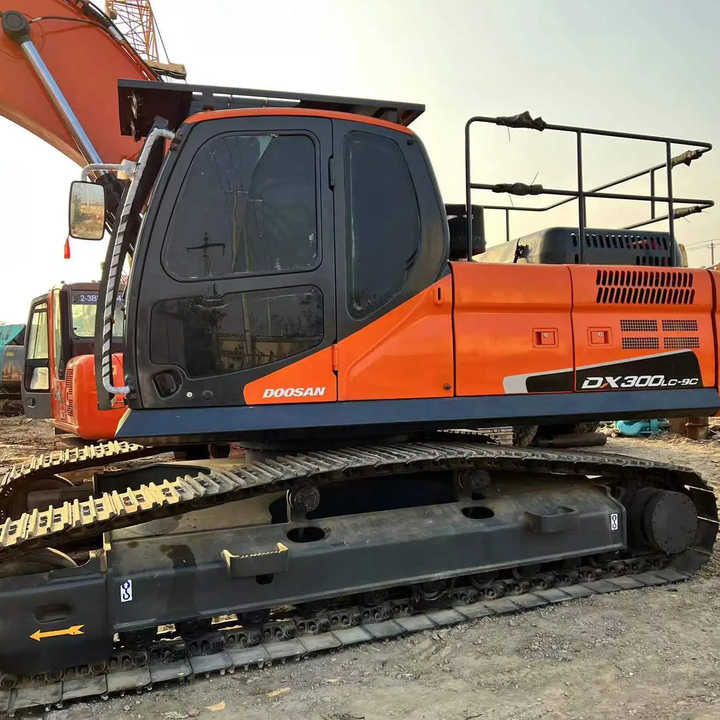 Used Excavator Doosan DX300 Excavators Mini Equipment Moving Machinery Doosan Digger Excavator for Sale - Máy xúc bánh xích: hình 3 Used Excavator Doosan DX300 Excavators Mini Equipment Moving Machinery Doosan Digger Excavator for Sale - Máy xúc bánh xích: hình 3