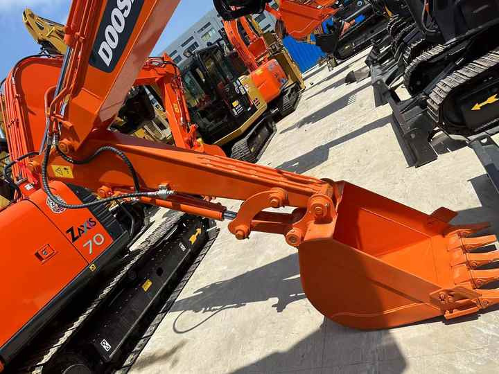 Used Excavator Doosan DX55 Excavators Mini Equipment Earth Moving Machinery Doosan Digger Excavator for Sale - Máy xúc bánh xích: hình 5 Used Excavator Doosan DX55 Excavators Mini Equipment Earth Moving Machinery Doosan Digger Excavator for Sale - Máy xúc bánh xích: hình 5