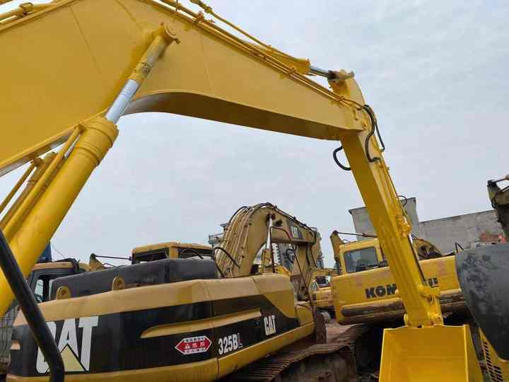 Used Good Quality Japan Original PC200-7 in Good Condition PC200-7 Komatsu - Máy xúc bánh xích: hình 5 Used Good Quality Japan Original PC200-7 in Good Condition PC200-7 Komatsu - Máy xúc bánh xích: hình 5