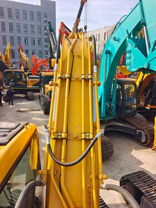 Used Good Quality Japan Original PC200-7 in Good Condition PC200-7 Komatsu - Máy xúc bánh xích: hình 3 Used Good Quality Japan Original PC200-7 in Good Condition PC200-7 Komatsu - Máy xúc bánh xích: hình 3
