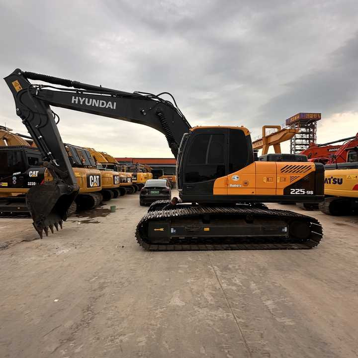 Used Hyundai 225LC-9S Excavator with Excellent Performance for Sale - Máy xúc bánh xích: hình 1 Used Hyundai 225LC-9S Excavator with Excellent Performance for Sale - Máy xúc bánh xích: hình 1