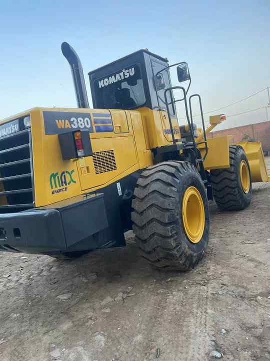 Used Komatsu WA380-3 Front Loader in Very Good Condition Strong Power komatsu 380 Wheel Loader Low Price Hot Sale - Máy xúc lật bánh lốp: hình 5 Used Komatsu WA380-3 Front Loader in Very Good Condition Strong Power komatsu 380 Wheel Loader Low Price Hot Sale - Máy xúc lật bánh lốp: hình 5