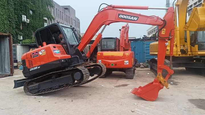 Used Mini Excavator DX55-9C Doosan Excavator 5 Tonnes High Performance Low Price for Sale Dh55 Dh60 Dx55 Dx60 in Stock - Máy xúc mini: hình 2 Used Mini Excavator DX55-9C Doosan Excavator 5 Tonnes High Performance Low Price for Sale Dh55 Dh60 Dx55 Dx60 in Stock - Máy xúc mini: hình 2