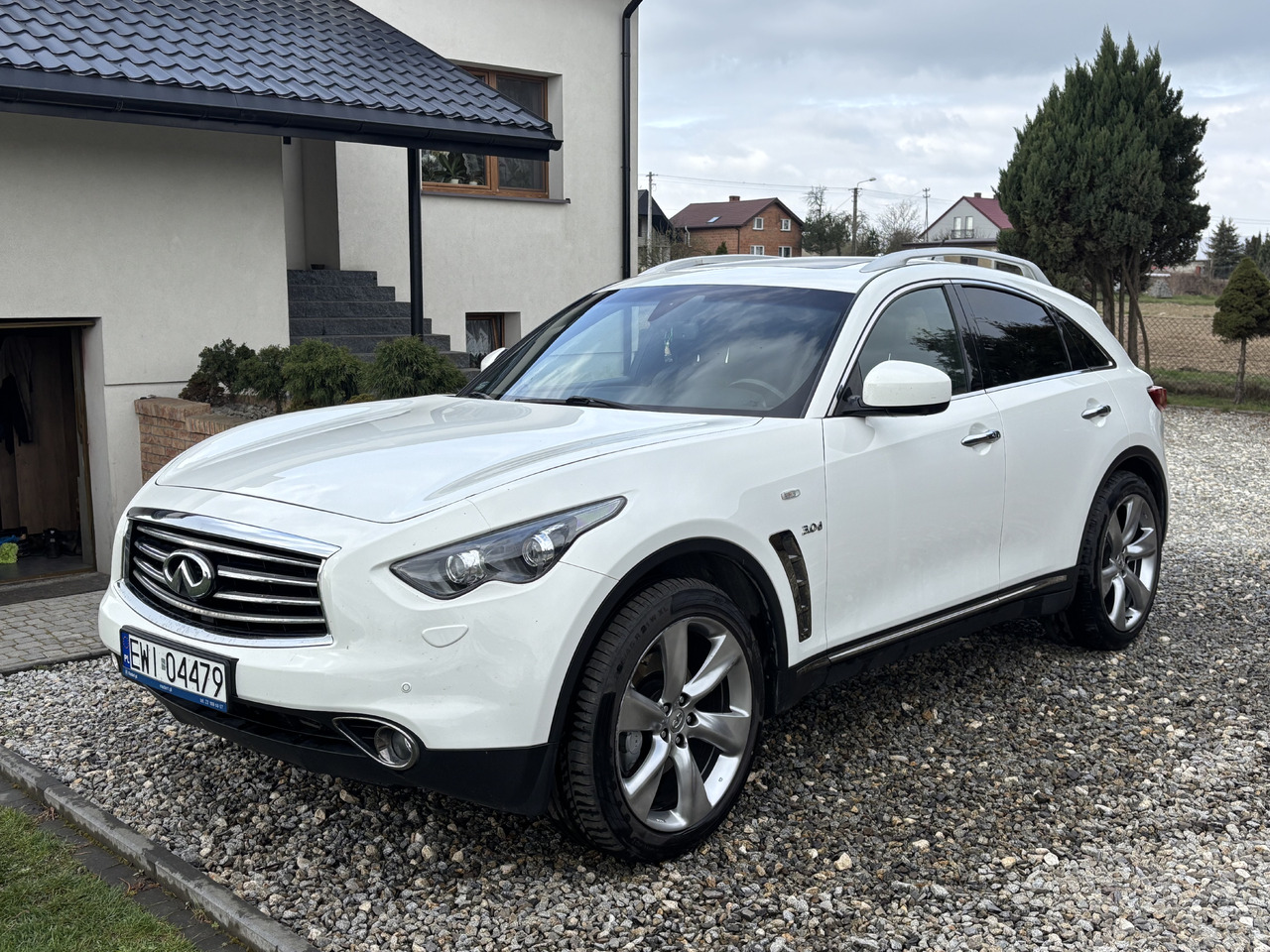 Infiniti QX70 FX30 Diesel V6 Euro6 - SUV: hình 1 Infiniti QX70 FX30 Diesel V6 Euro6 - SUV: hình 1