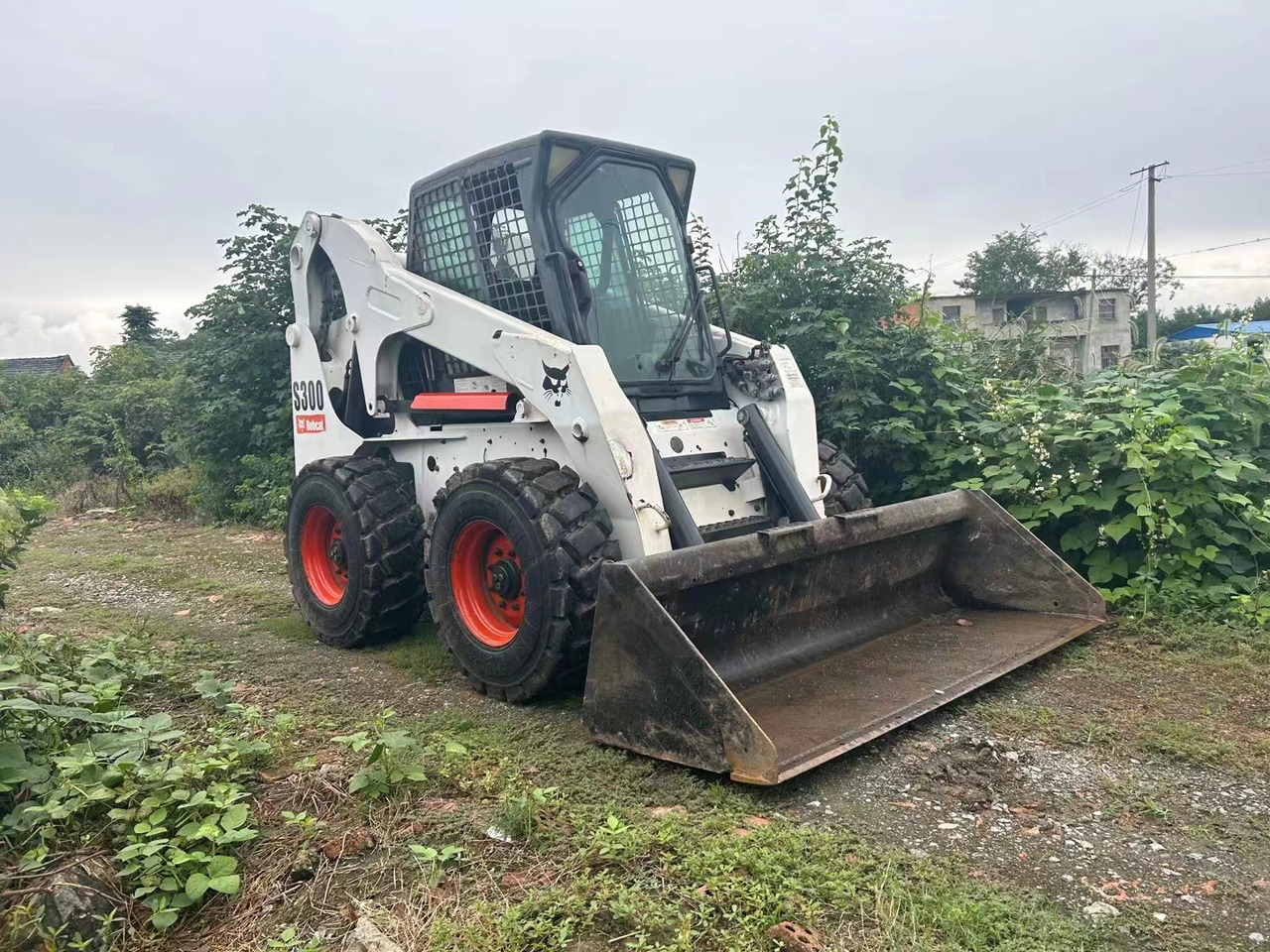 BOBCAT S300 - Máy xúc lật đa năng: hình 1 BOBCAT S300 - Máy xúc lật đa năng: hình 1