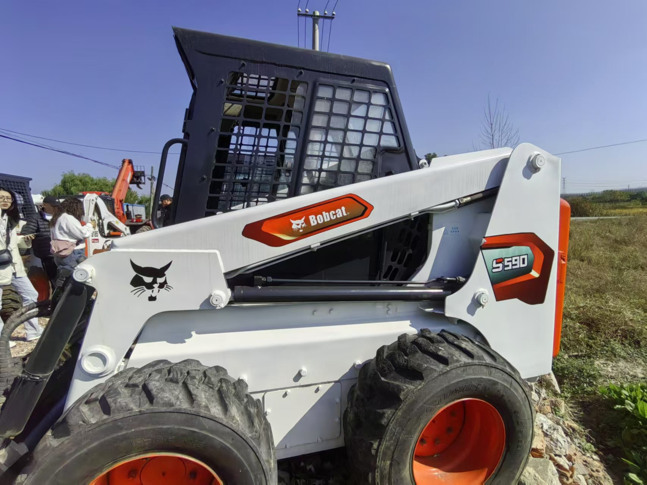 BOBCAT S590 - Máy xúc lật đa năng: hình 3 BOBCAT S590 - Máy xúc lật đa năng: hình 3
