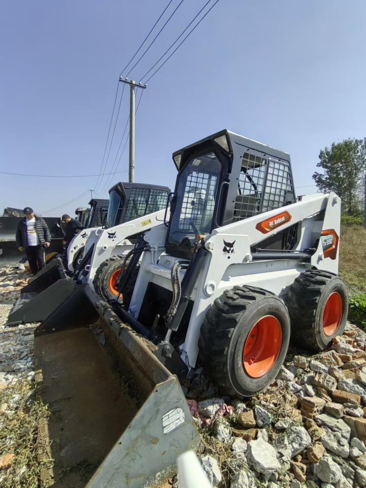 BOBCAT S590 - Máy xúc lật đa năng: hình 1 BOBCAT S590 - Máy xúc lật đa năng: hình 1