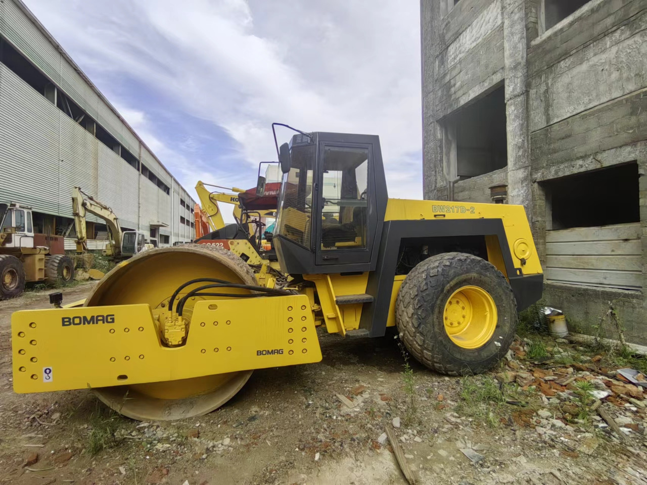 BOMAG BW217D - Máy lăn đường: hình 2 BOMAG BW217D - Máy lăn đường: hình 2