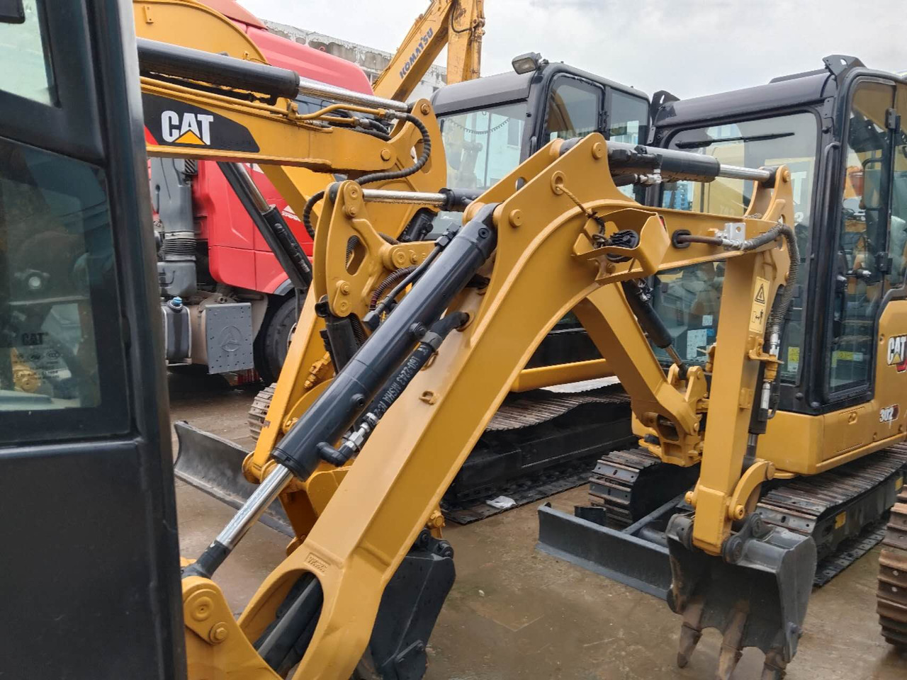 CATERPILLAR 302 - Máy xúc mini: hình 2 CATERPILLAR 302 - Máy xúc mini: hình 2