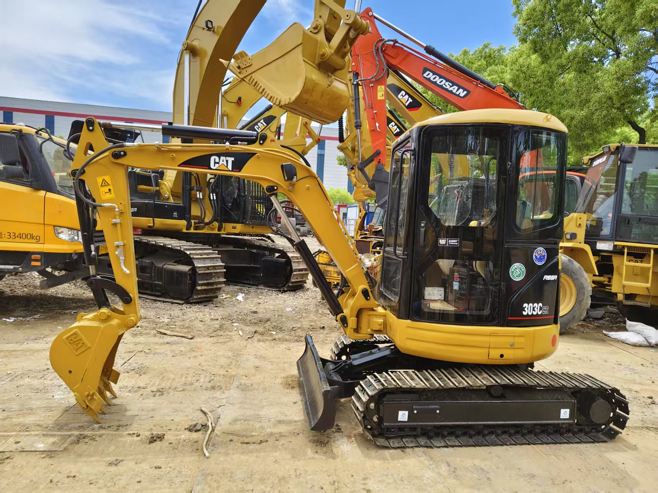 CATERPILLAR 303C - Máy xúc mini: hình 2 CATERPILLAR 303C - Máy xúc mini: hình 2