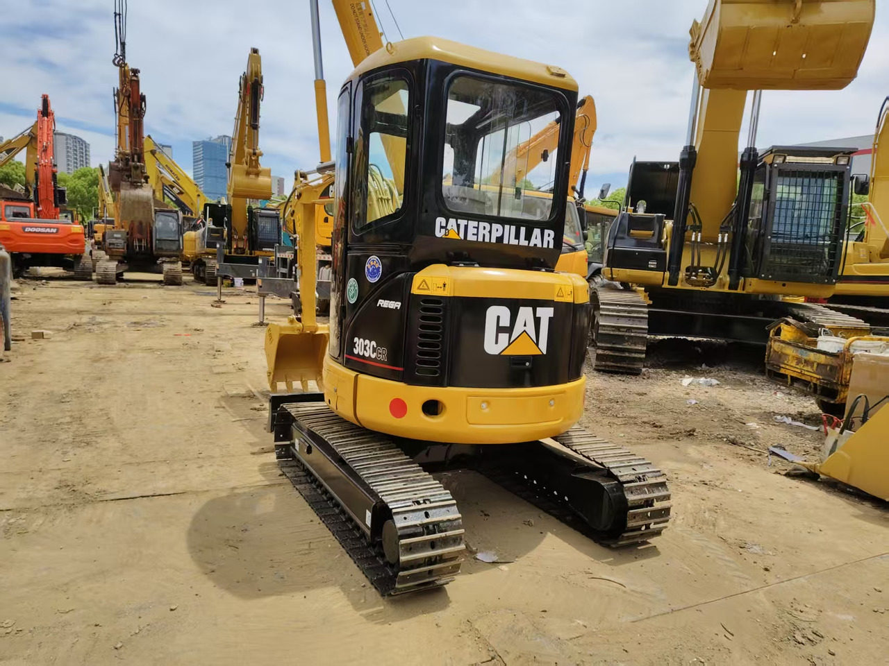 CATERPILLAR 303C - Máy xúc mini: hình 4 CATERPILLAR 303C - Máy xúc mini: hình 4