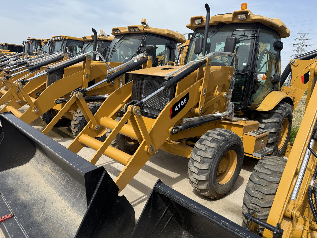 CATERPILLAR 416F - Máy xúc trước múc sau: hình 3 CATERPILLAR 416F - Máy xúc trước múc sau: hình 3