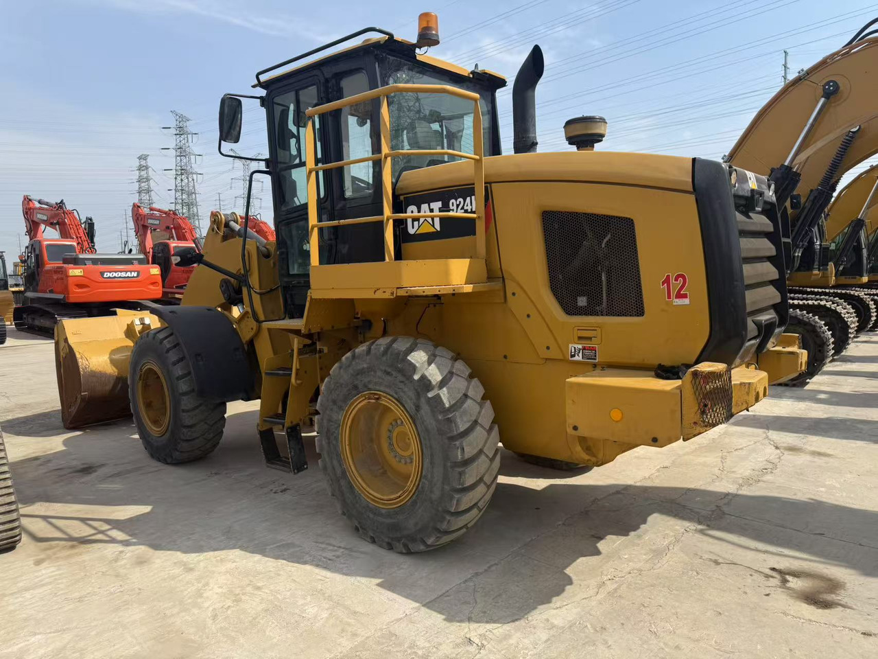 CATERPILLAR 924K - Máy xúc lật bánh lốp: hình 1 CATERPILLAR 924K - Máy xúc lật bánh lốp: hình 1