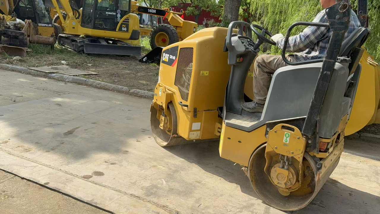 CATERPILLAR CB14B - Máy lăn đường: hình 4 CATERPILLAR CB14B - Máy lăn đường: hình 4
