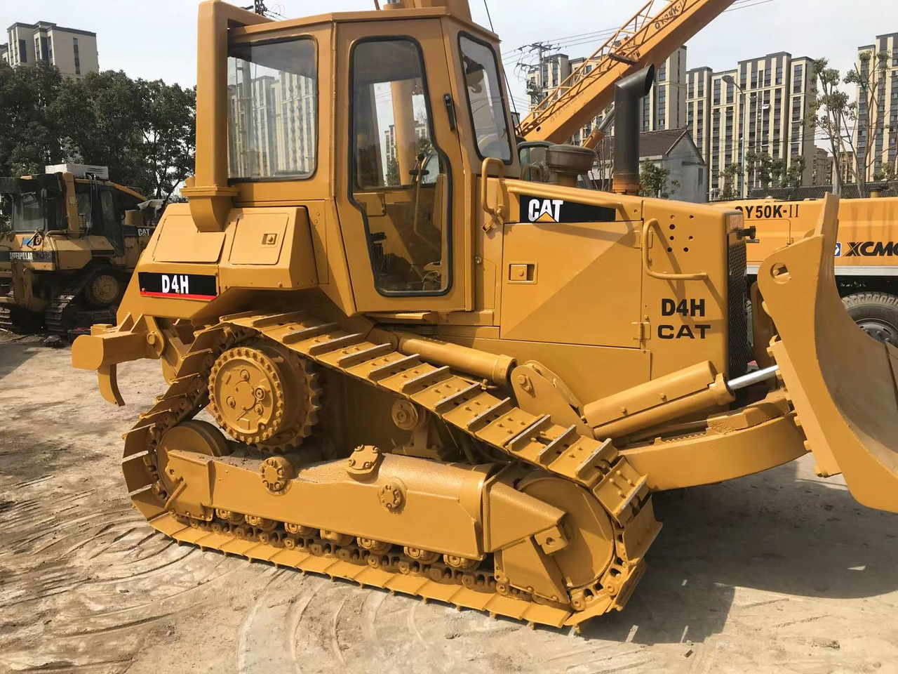 CATERPILLAR D4H - Máy ủi: hình 4 CATERPILLAR D4H - Máy ủi: hình 4