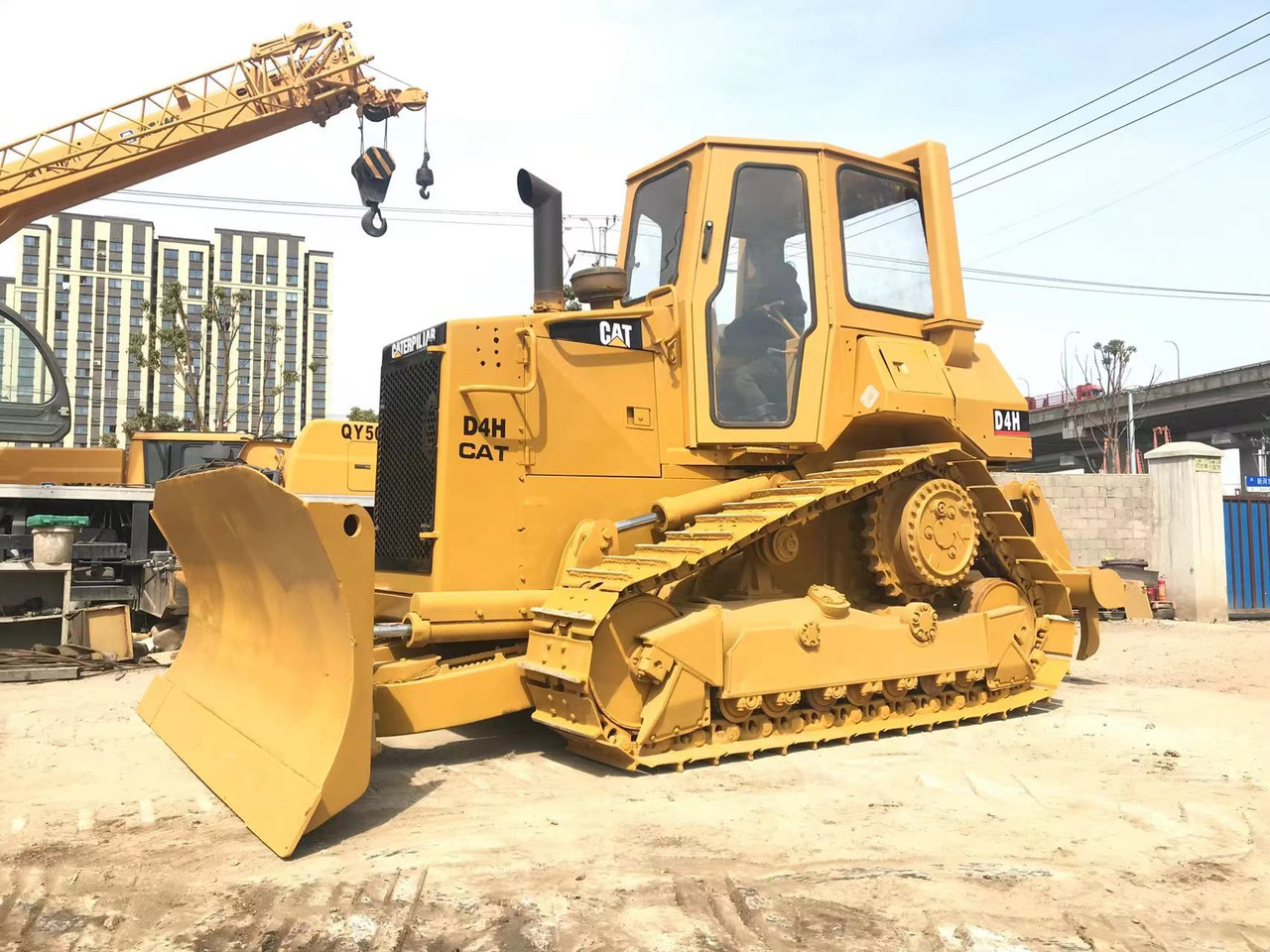 CATERPILLAR D4H - Máy ủi: hình 1 CATERPILLAR D4H - Máy ủi: hình 1