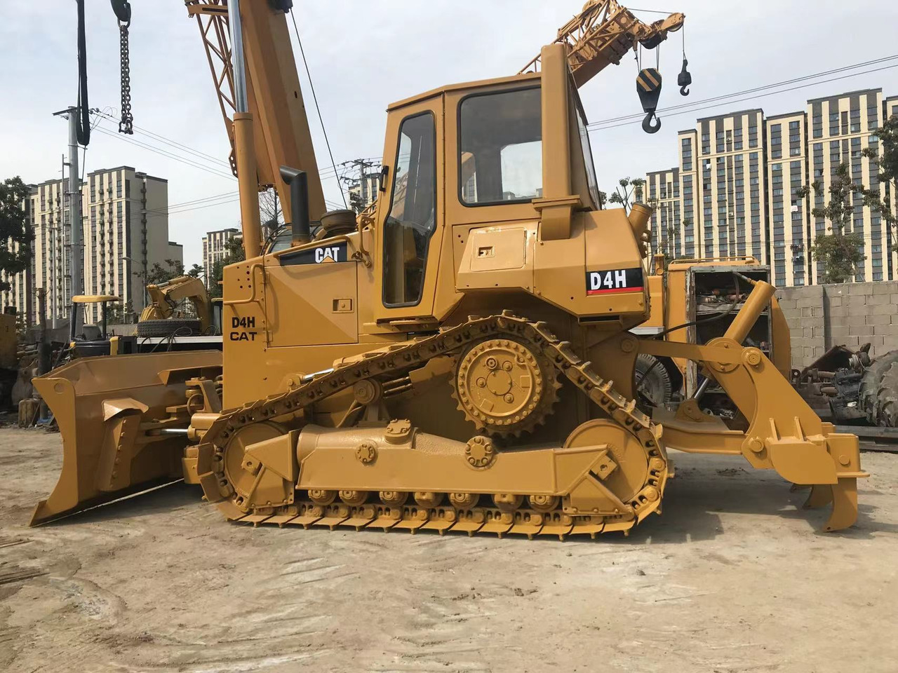CATERPILLAR D4H - Máy ủi: hình 2 CATERPILLAR D4H - Máy ủi: hình 2