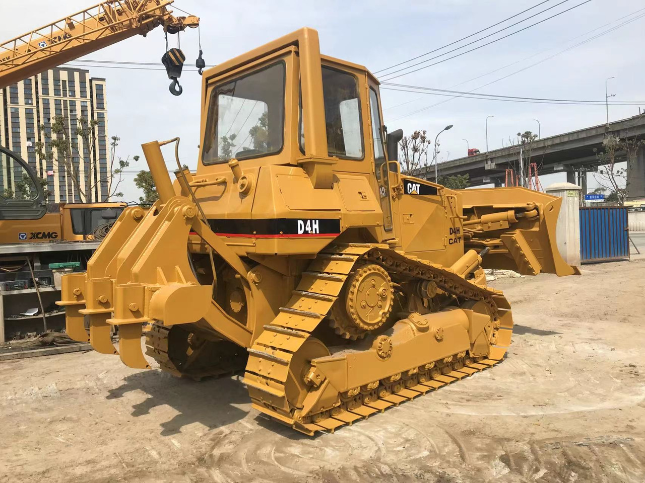 CATERPILLAR D4H - Máy ủi: hình 5 CATERPILLAR D4H - Máy ủi: hình 5