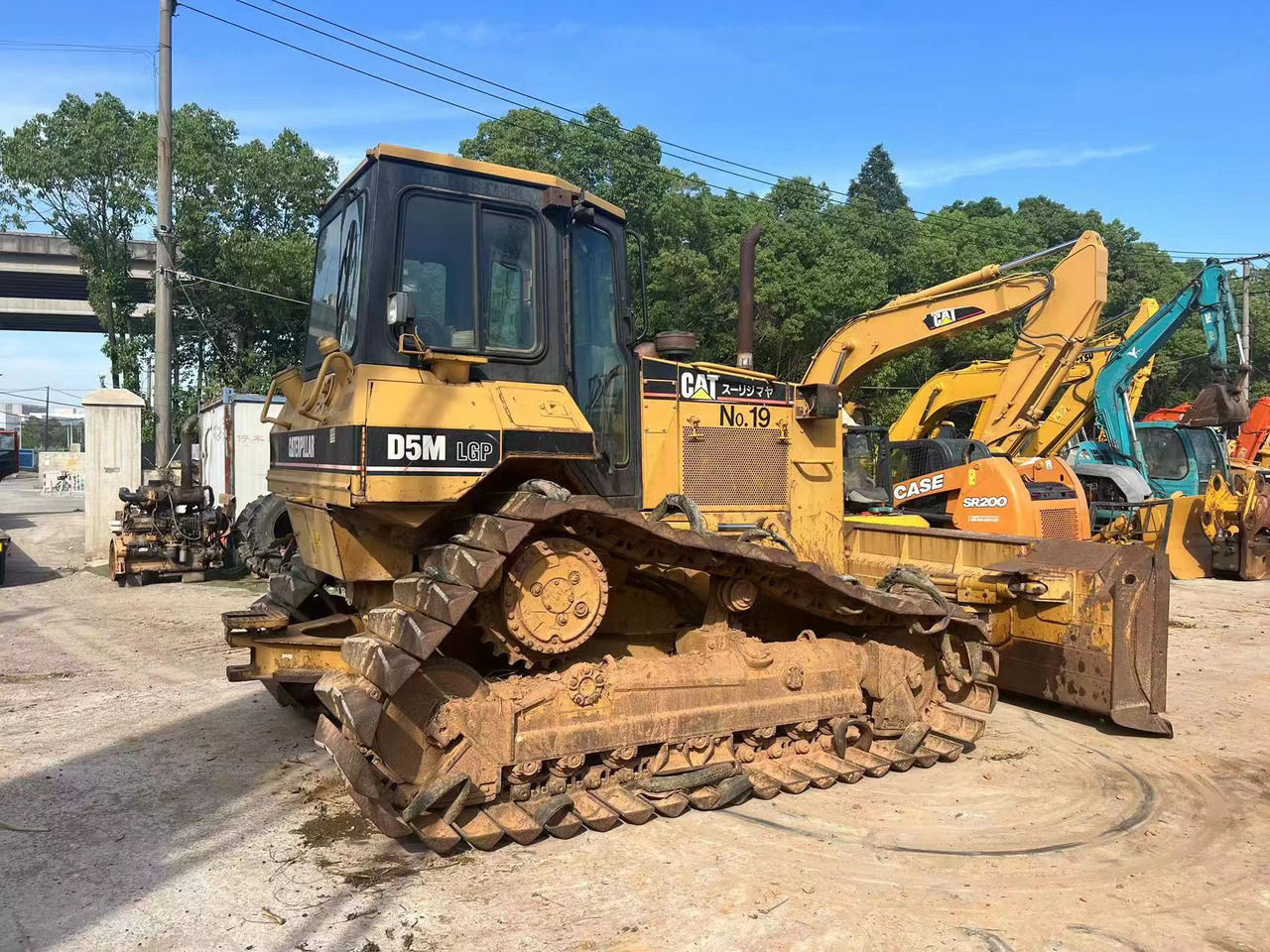 CATERPILLAR D5M - Máy ủi: hình 1 CATERPILLAR D5M - Máy ủi: hình 1