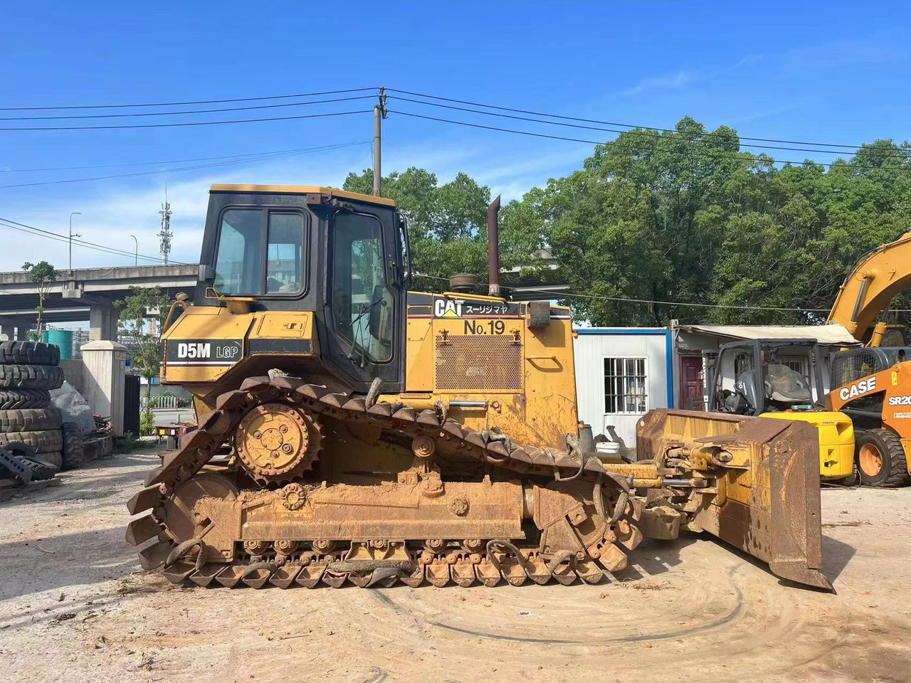 CATERPILLAR D5M - Máy ủi: hình 2 CATERPILLAR D5M - Máy ủi: hình 2