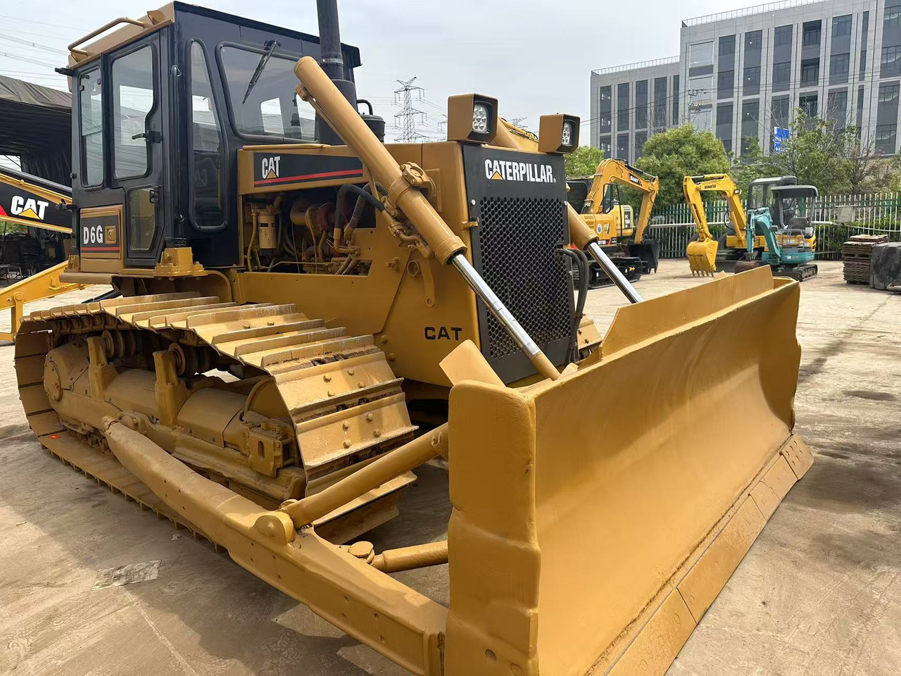 CATERPILLAR D6G - Máy ủi: hình 2 CATERPILLAR D6G - Máy ủi: hình 2