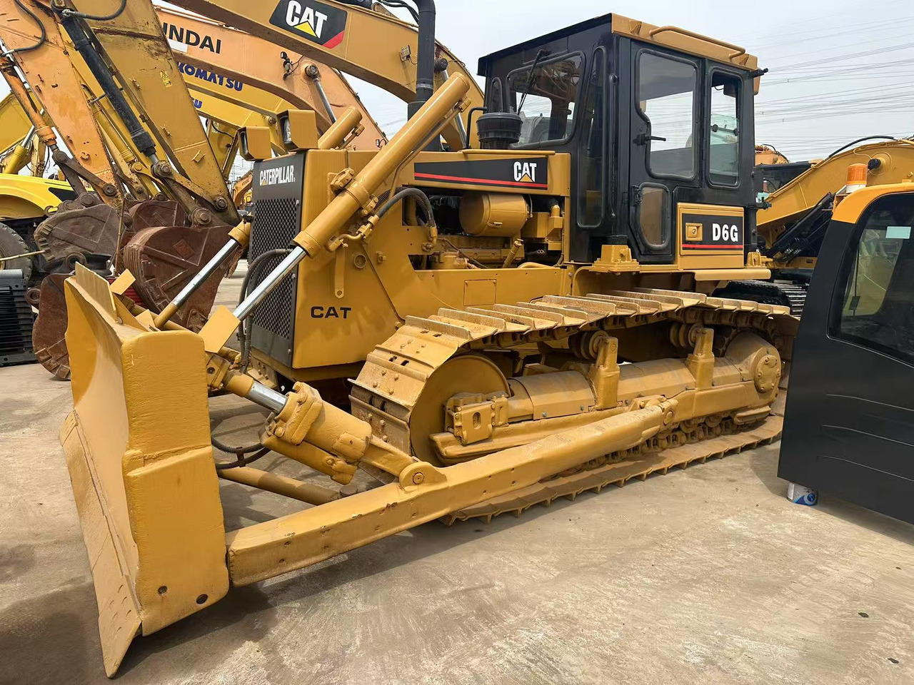 CATERPILLAR D6G - Máy ủi: hình 3 CATERPILLAR D6G - Máy ủi: hình 3