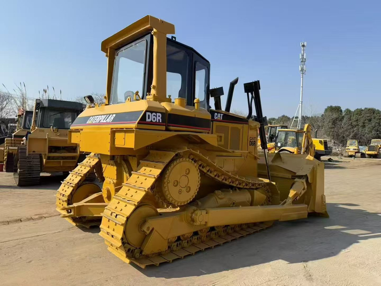 CATERPILLAR D6R - Máy ủi: hình 1 CATERPILLAR D6R - Máy ủi: hình 1