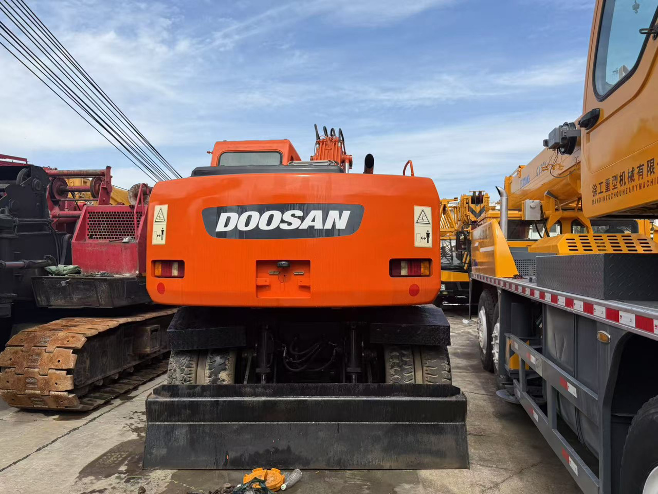 DOOSAN DH150W-7 - Máy xúc bánh lốp: hình 2 DOOSAN DH150W-7 - Máy xúc bánh lốp: hình 2