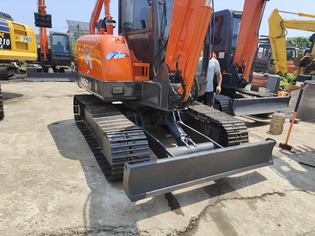 DOOSAN DH60-7 - Máy xúc bánh xích: hình 4 DOOSAN DH60-7 - Máy xúc bánh xích: hình 4