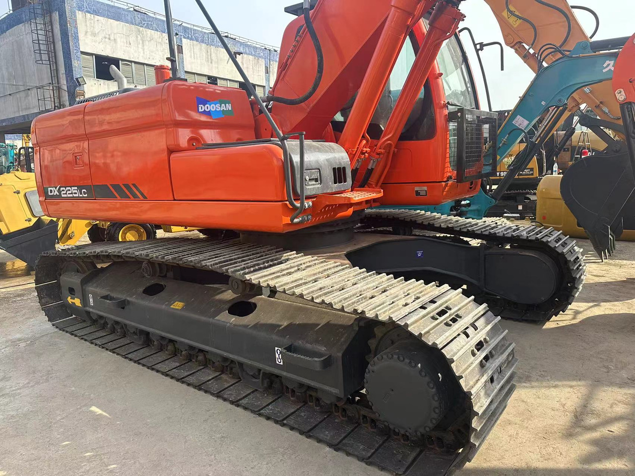 DOOSAN DX225LC - Máy xúc bánh xích: hình 3 DOOSAN DX225LC - Máy xúc bánh xích: hình 3