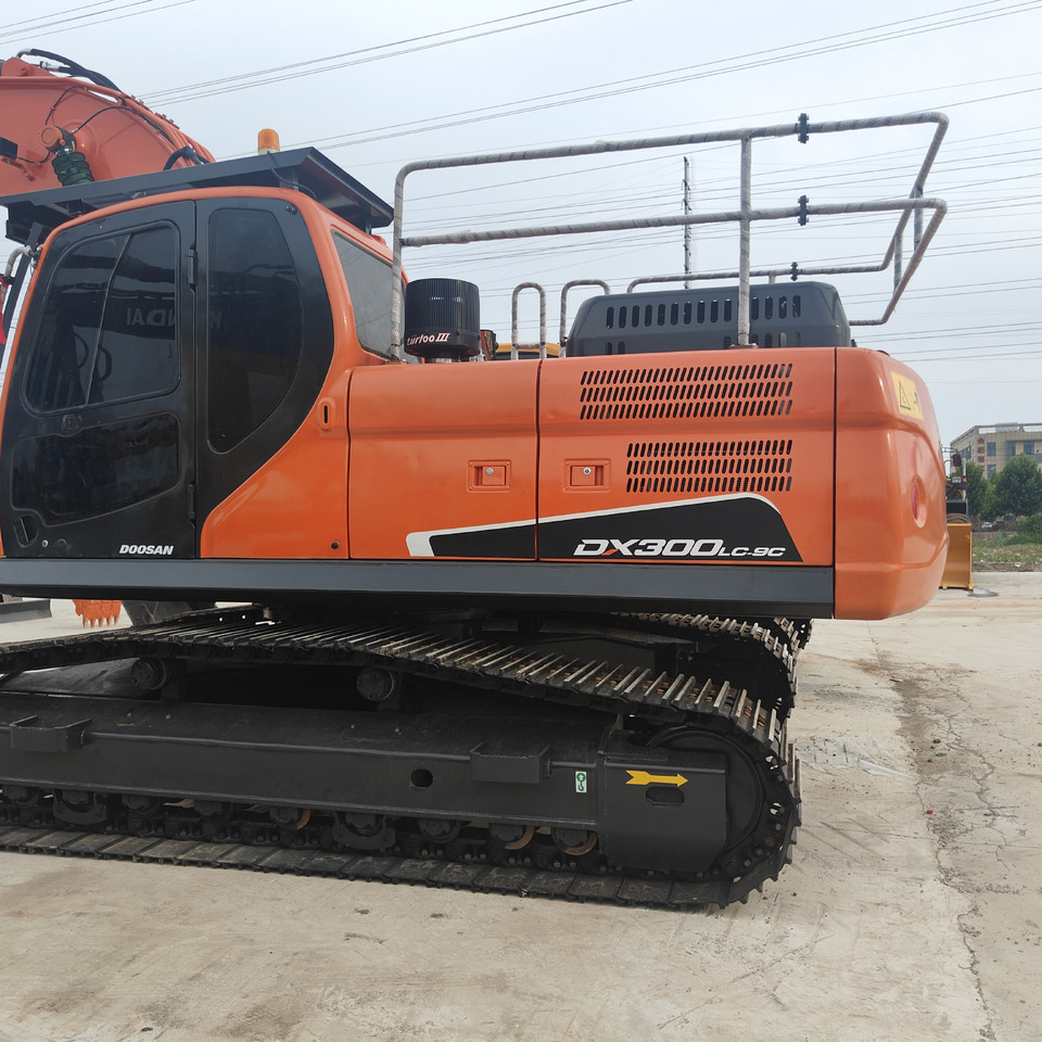 DOOSAN DX300LC-9C - Máy xúc bánh xích: hình 3 DOOSAN DX300LC-9C - Máy xúc bánh xích: hình 3