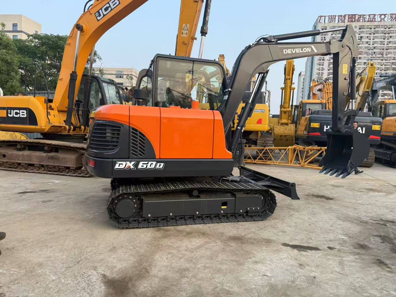 DOOSAN DX60D-10 - Máy xúc mini: hình 4 DOOSAN DX60D-10 - Máy xúc mini: hình 4