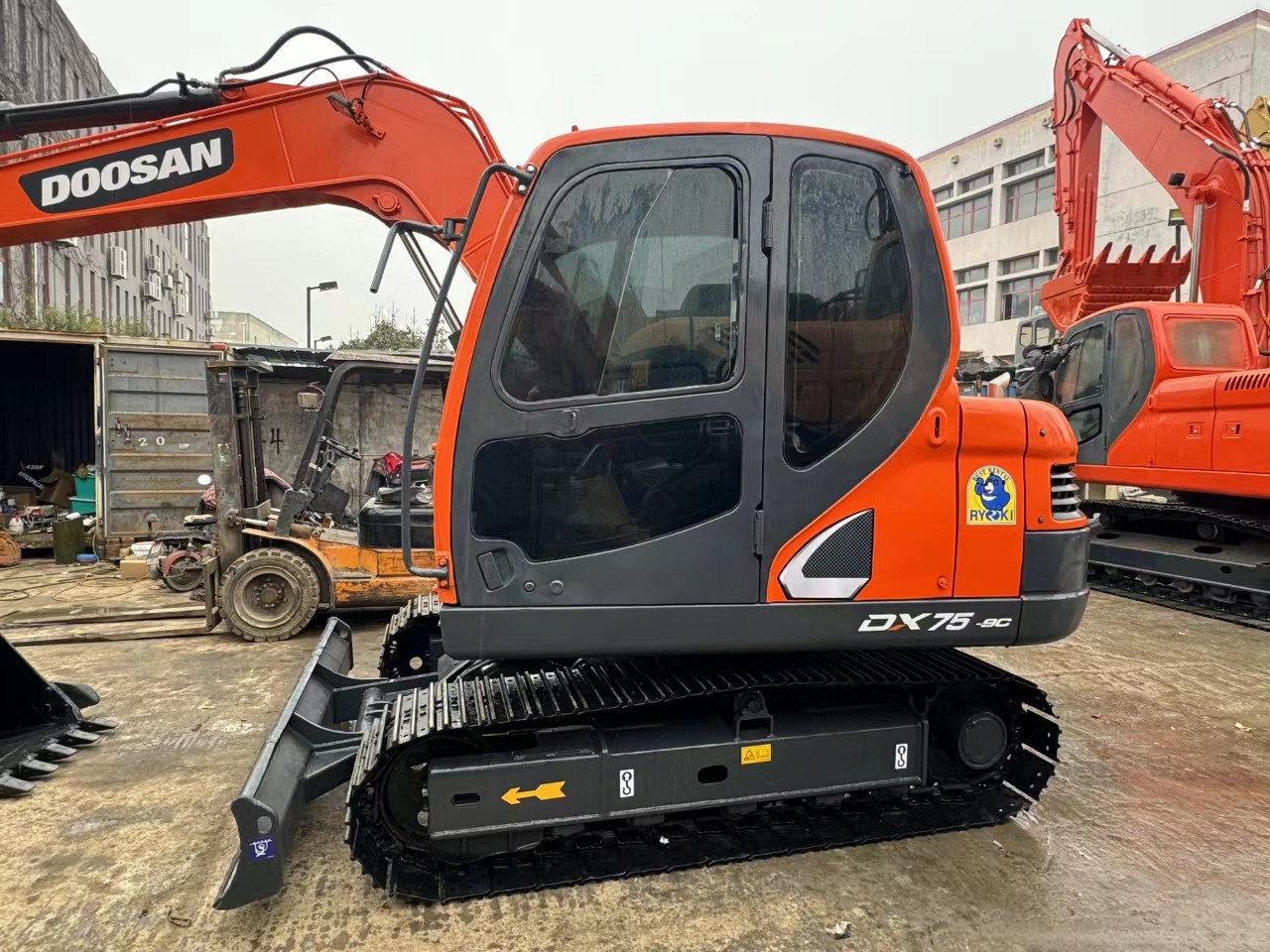DOOSAN DX75-9C - Máy xúc bánh xích: hình 4 DOOSAN DX75-9C - Máy xúc bánh xích: hình 4