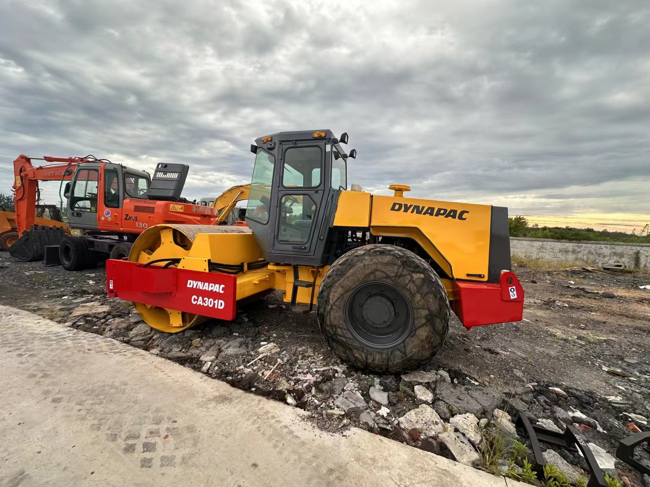 DYNAPAC CA301D - Máy lăn đường: hình 2 DYNAPAC CA301D - Máy lăn đường: hình 2