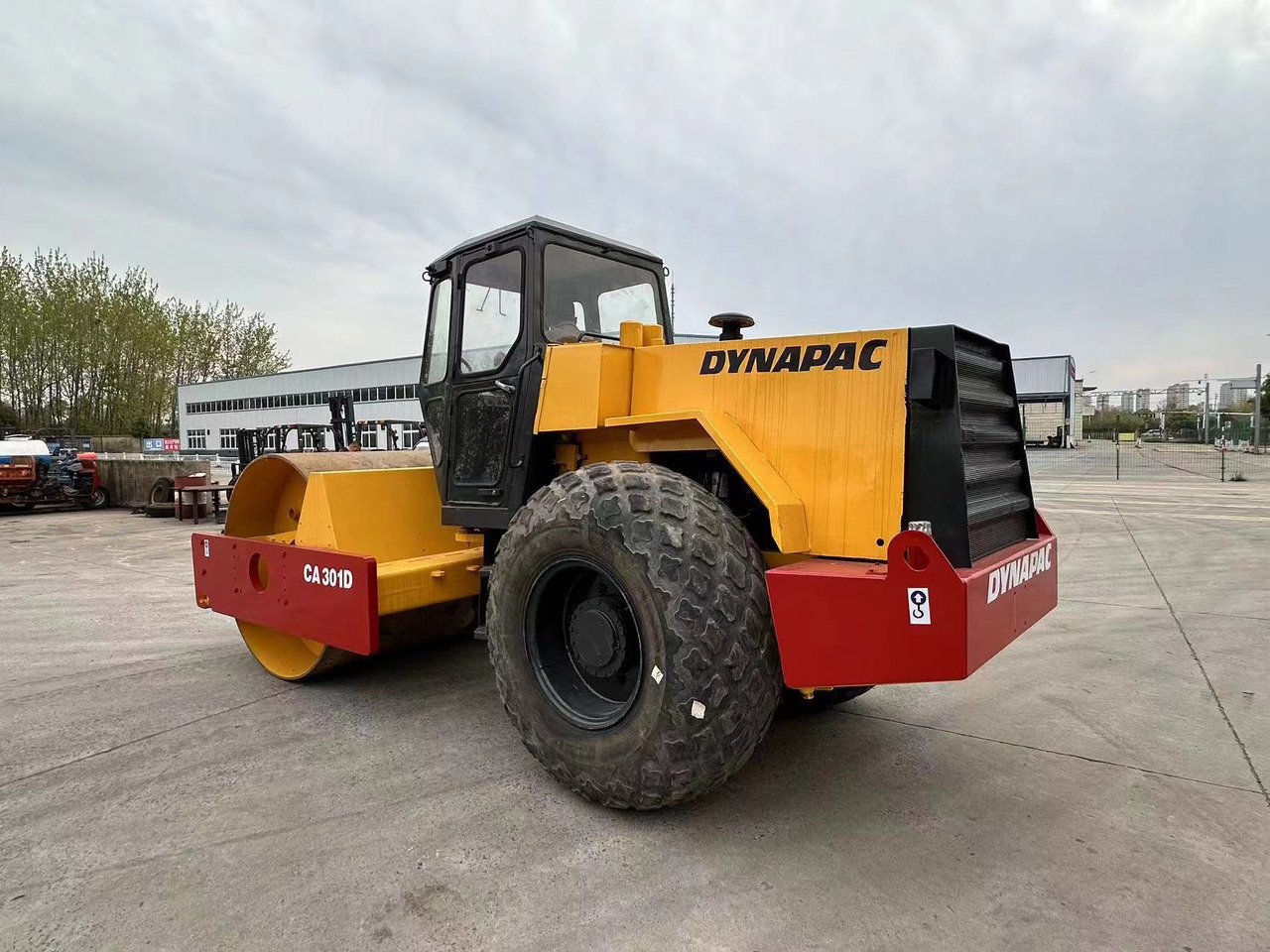 DYNAPAC CA301D - Máy lăn đường: hình 4 DYNAPAC CA301D - Máy lăn đường: hình 4