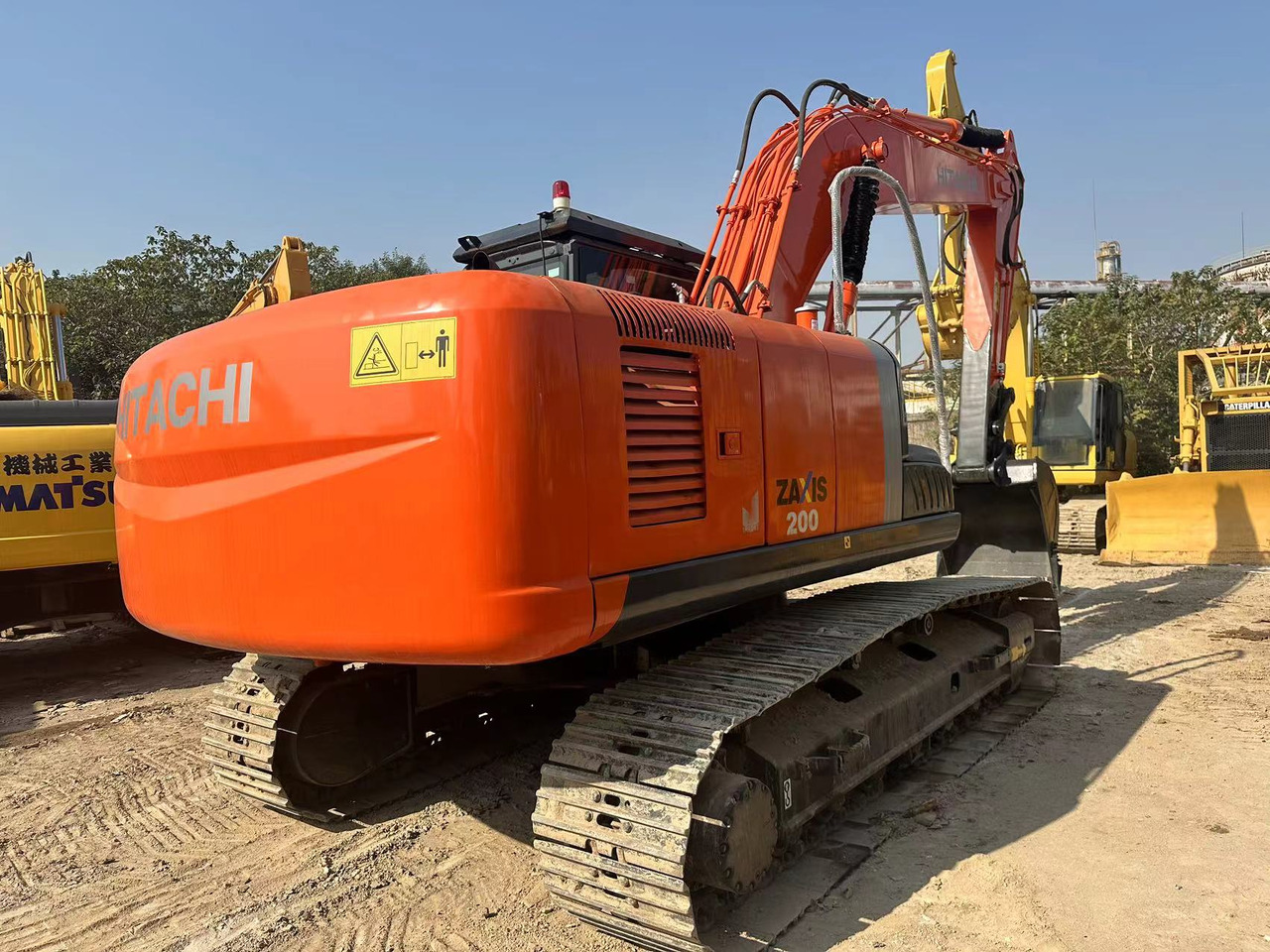 HITACHI ZX200-3 - Máy xúc bánh xích: hình 2 HITACHI ZX200-3 - Máy xúc bánh xích: hình 2