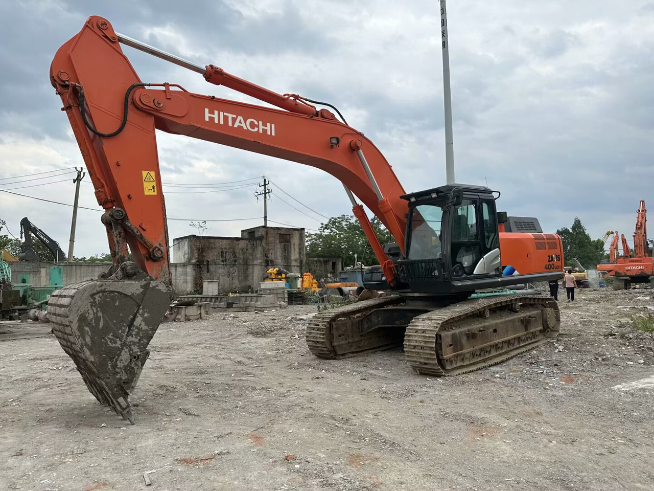 HITACHI ZX400LCH - Máy xúc bánh xích: hình 4 HITACHI ZX400LCH - Máy xúc bánh xích: hình 4